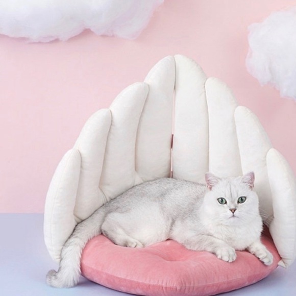 Luxurious Plush Pet Swan Princess Lounger😇 - Picture 3 of 3
